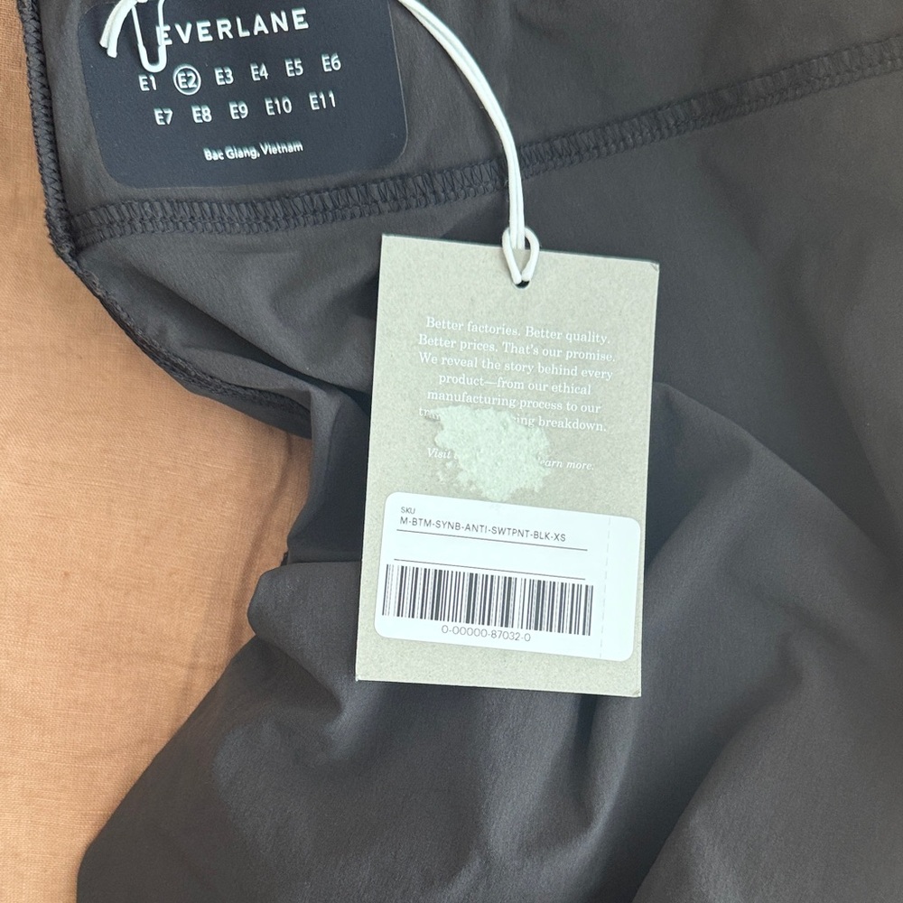 Everlane Black Lightweight Unisex Joggers with Tag - Picture 2 of 4